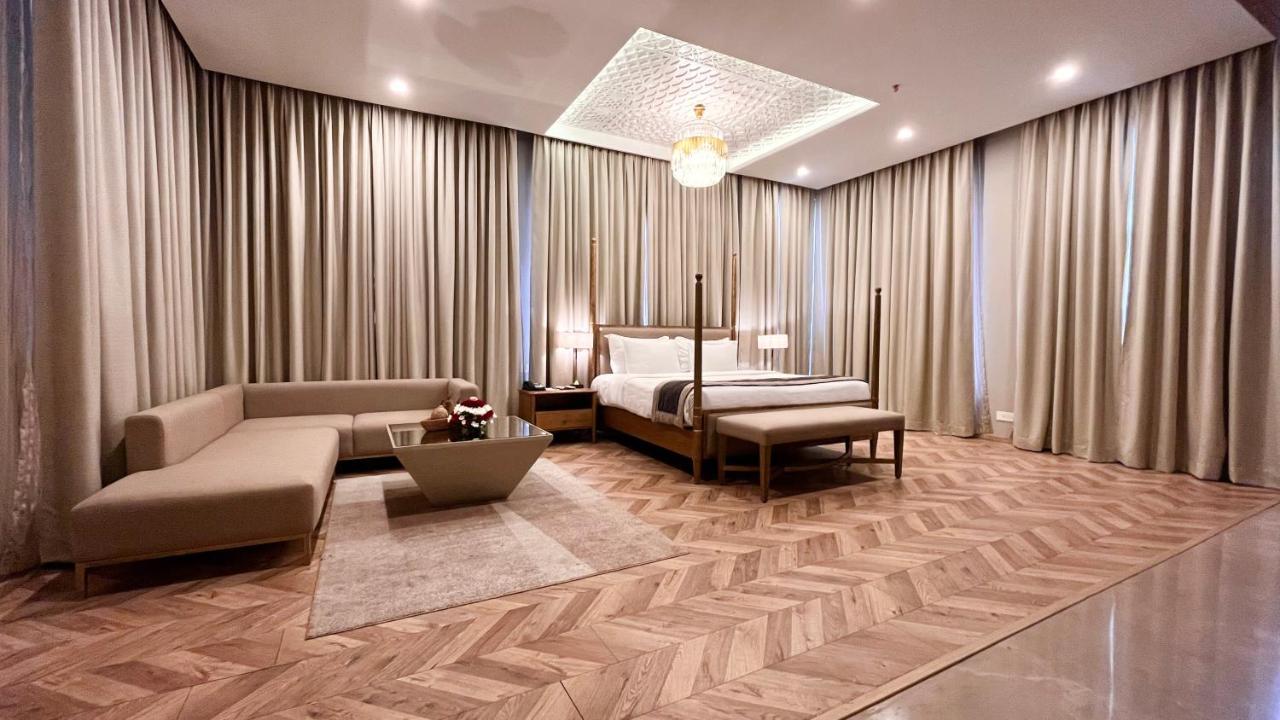 Hotel Centre Point Наґпур Екстер'єр фото